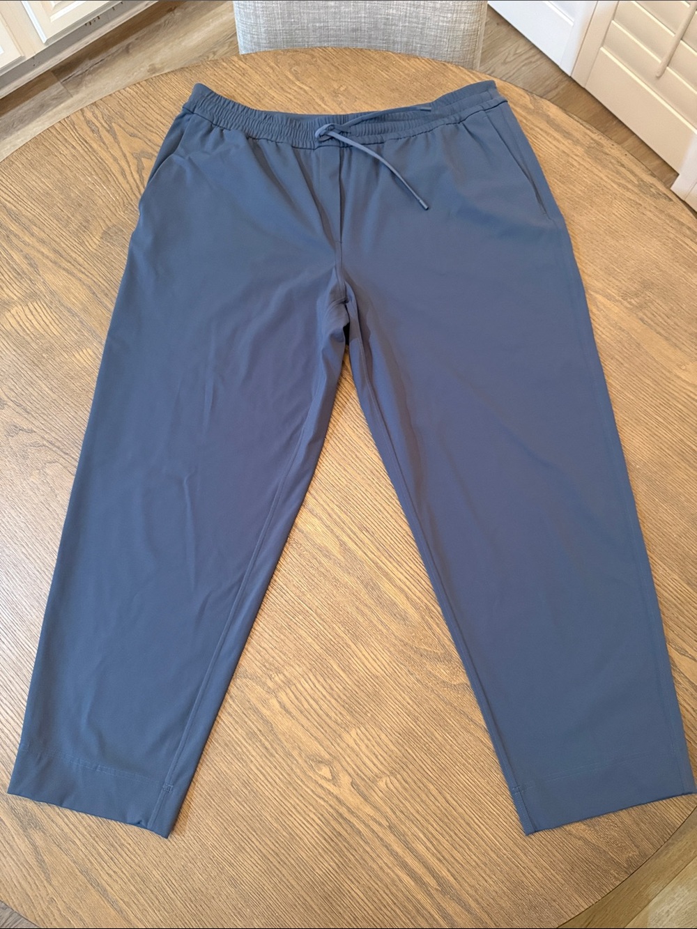 Lululemon Tapered-Leg Mid-Rise Pant 7/8
Length Luxtreme Womens XL LW5GITS